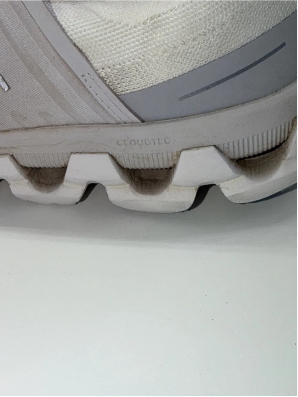 On Running Cloudswift Shoes Womens Size 9 White Gray Running CloudTec Helion